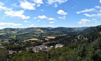 paesaggio delle colline tra toscana ed emilia romagna. brisighella, ravenna, italia foto