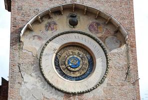 torre dell'orologio di piazza delle erbe. mantova. Italia foto