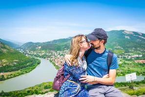 sibilo di coppia in una posizione panoramica foto