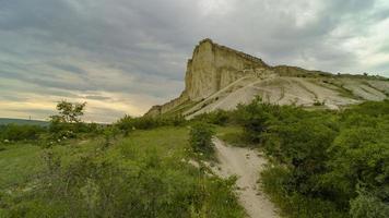 paesaggio naturale con vista sulle montagne contro il cielo. foto