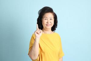 donna asiatica anziana foto