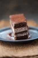 fetta di gustosa torta al cioccolato fatta in casa foto