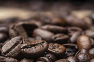 primo piano di chicchi di caffè foto