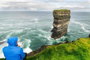 persona che viaggia in irlanda foto