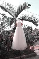 lussuoso abito da sposa indossato durante la cerimonia
