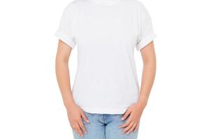 donna asiatica in maglietta bianca isolata - ragazza in maglietta alla moda da vicino foto