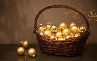 giocattoli a forma di palla dell'albero di natale foto