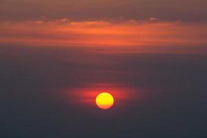 natura tuorlo d'uovo tramonto con sfondo colorato ambiente cielo foto