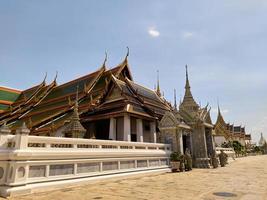grand palace wat phra kaewtemple of the emerald buddhapunto di riferimento della thailandia in cui i turisti di tutto il mondo non mancano di visitare. foto