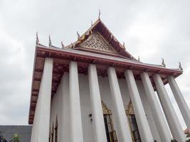 wat saket ratcha wora maha wihan bangkok thailand.il tempio wat sa ket è un antico tempio nel periodo ayutthaya. foto