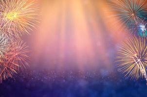 sfondo astratto con fuochi d'artificio.sfondo della celebrazione del nuovo anno molti colorati