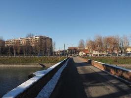 edificio all'apertura del canale cavour a chivasso foto