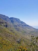 sentiero a piedi percorso sul parco nazionale di table mountain, città del capo. foto