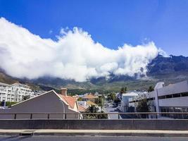 table mountain national park nuvoloso, un'incredibile formazione di nubi. foto