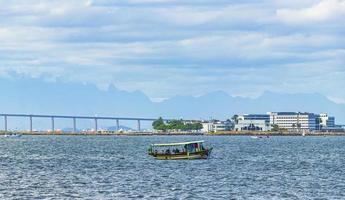 paesaggio panorama costa rio-niteroi ponte rio de janeiro brasile. foto