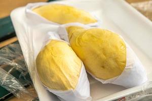 grande frutta durian avvolta in vendita foto