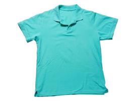 t-shirt blu mock up isolata su backgrund bianco, t-shirt vuota da vicino, tshirt polo su bianco foto