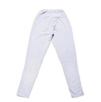 pantaloni sportivi grigio chiaro mockup isolato sfondo bianco copia-spazio foto