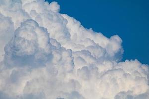 trama nuvola bianca. sfondo di materiale aereo. motivo effetto cielo. foto