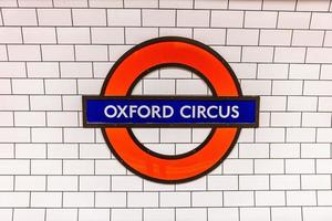 segno della stazione della metropolitana di Oxford Circus a Londra. foto