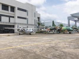 museo dell'aeronautica reale tailandese bangkokthailand18 agosto 2018 l'esterno dell'aereo ha molti grandi velivoli. per imparare più da vicino. il 18 agosto 2018 in thailandia. foto