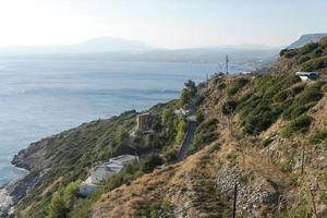 il mare e le montagne di creta. foto