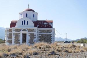 veduta della chiesa in piedi sulla costa. Creta. Grecia. foto