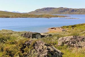 lago vavatn in montagna. estate a hemsedal, buskerud, norvegia. foto