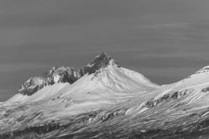 djupivogur e le montagne circostanti foto