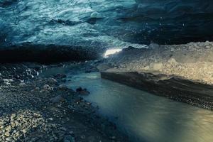 grotte di ghiaccio nel ghiacciaio di jokulsarlon, Islanda foto