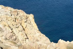 ampio paesaggio che domina l'isola di santorini, in grecia foto