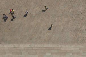 una piazza vista dall'alto foto