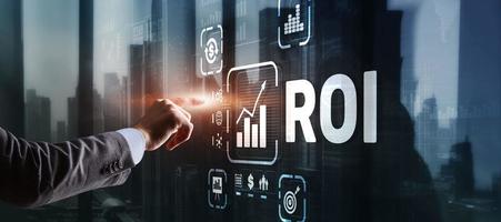 ROI ritorno sull'investimento business tecnologia analisi concetto finanziario