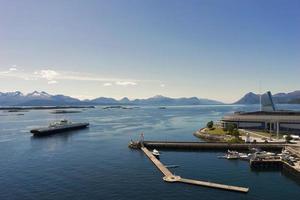 vista mare di molde, norvegia. la città si trova sulla sponda settentrionale del romsdalsfjord foto