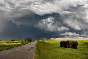 prateria nuvole temporalesche canada foto