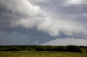 prateria nuvole temporalesche canada foto