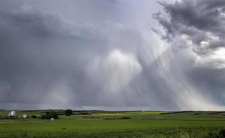 prateria nuvole temporalesche canada foto