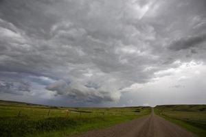 prateria nuvole temporalesche canada foto