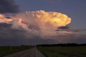 prateria nuvole temporalesche canada foto