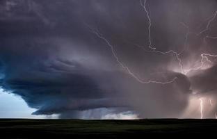 prateria nuvole temporalesche canada foto