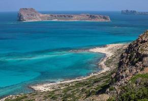 imeri gramvousa island e agria gramvousa nella parte posteriore. vew da balos, creta, grecia. foto