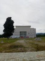 gorontalo, settembre 2021 - progetto di costruzione della facoltà di ingegneria dell'università statale di gorontalo a mezzogiorno foto