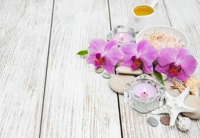 concetto di spa con orchidee rosa foto