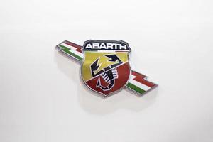 belgrado, serbia, 28 marzo 2017 - dettaglio dell'auto abarth. abarth è una casa automobilistica da corsa e da strada fondata nel 1949. foto