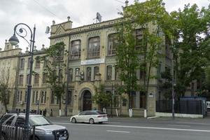 vladivostok, russia - 12 settembre 2018-paesaggio urbano con vista sull'edificio e sulla strada. foto