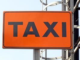 cartello taxi arancione foto