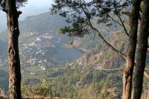 vista lago dall'alto, nainital foto