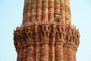 dettagli del monumento pilastro qutb minar foto