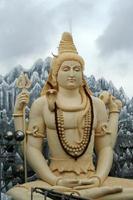 idolo di Lord Shiva seduto di umore placido foto