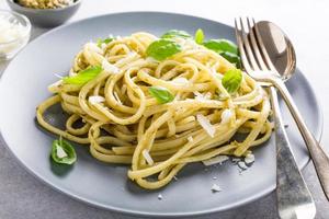 linguine al pesto verde foto